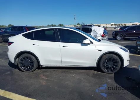2022 Tesla Model Y Long Range Dual Motor All-Wheel Drive из США, поврежденный, VIN 7SAYGDEE2NF385647
